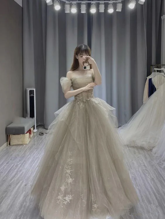 Robe de bal longue en tulle à épaules dénudées J3832