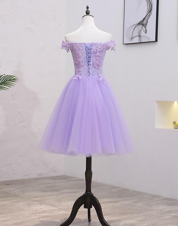 Robe de soirée courte en tulle et dentelle violet clair, épaules dénudées, J3865