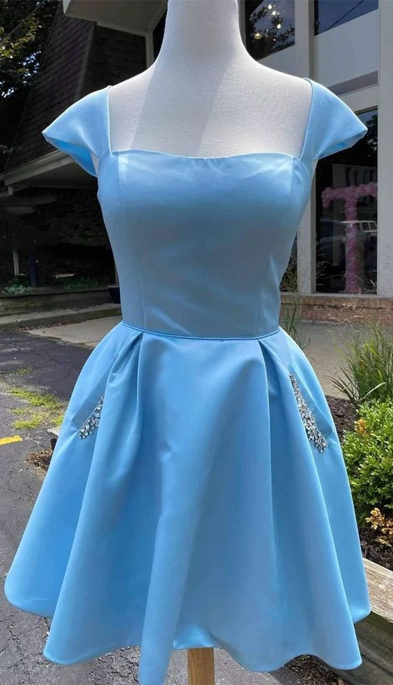 Robe de soirée courte en satin bleu ciel avec perles J3873