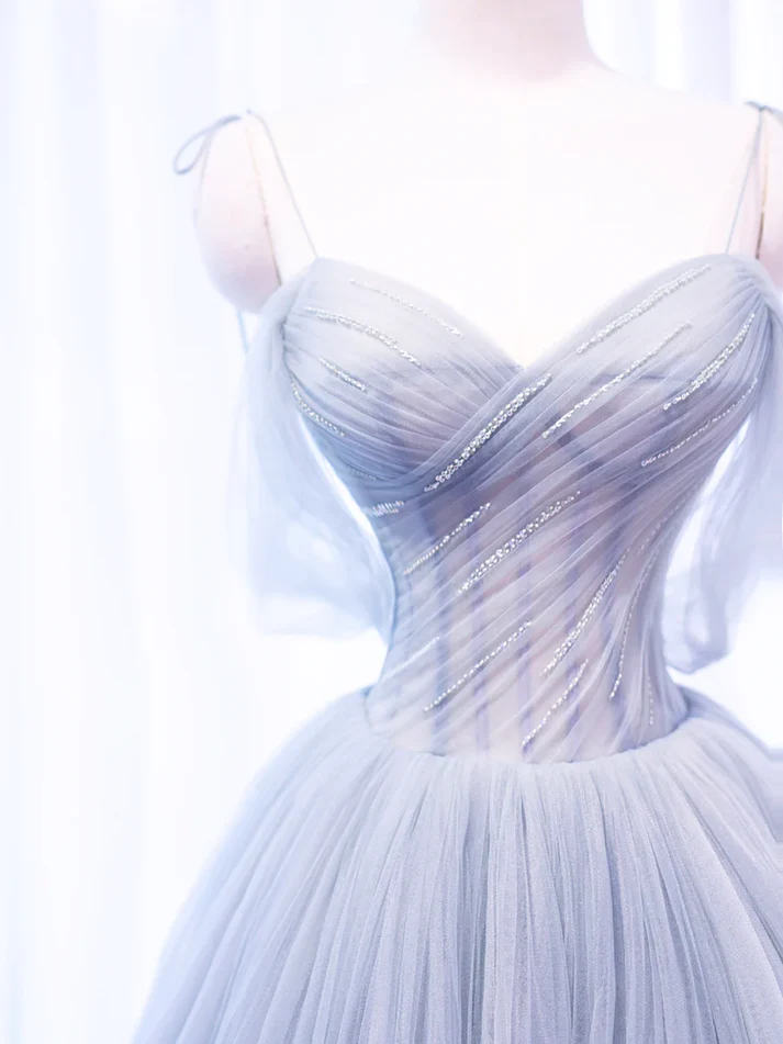 Robe de bal longue en tulle à bretelles spaghetti J3823