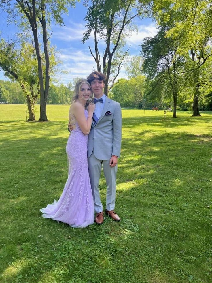 Robe de bal longue lilas sirène à bretelles spaghetti en dentelle J4051