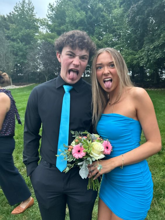 Trägerloses Etuikleid in Blau, kurz, für den Heimkehr J4065