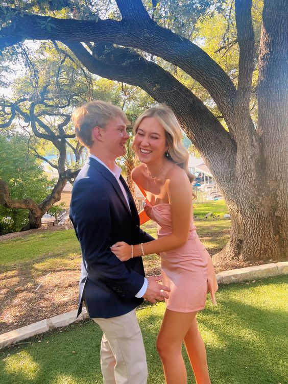 Robe fourreau courte rose sans bretelles J4071