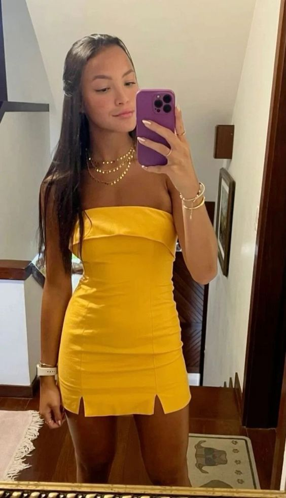 Robe de bal courte jaune sans bretelles J4237