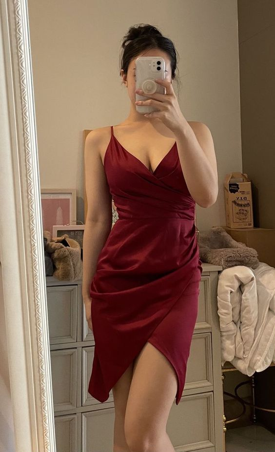 Robe courte bordeaux à col en V, robe de soirée J4239