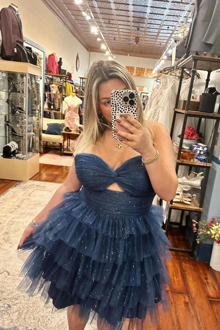 Robe de soirée courte bleu marine à volants superposés J4269