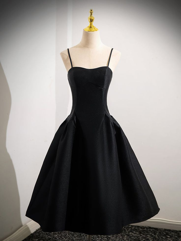 Robe de bal courte noire en satin coupe trapèze J4277