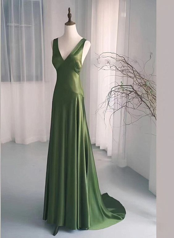 Robe de soirée verte en satin à col en V et coupe trapèze J4310