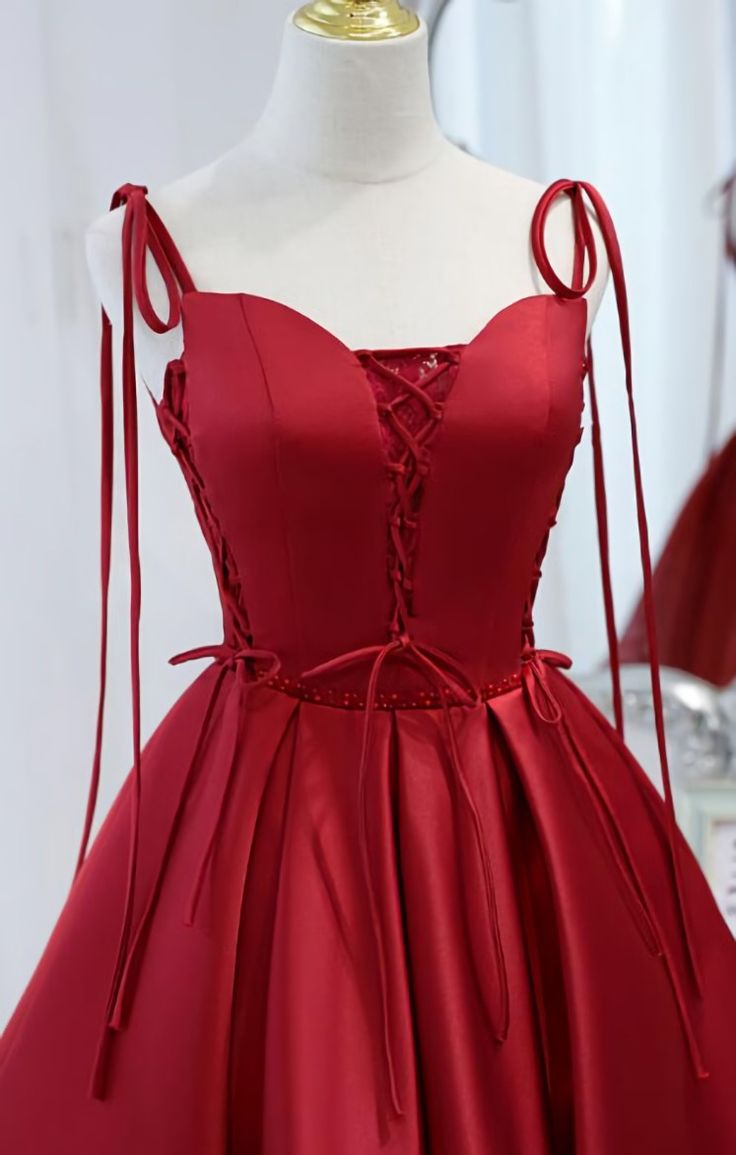Robe de bal courte en satin à col en V, robe de soirée rouge J4337