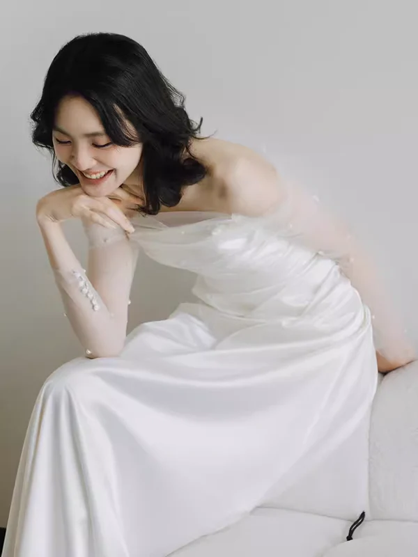 Schulterfreies weißes A-Linien-Brautkleid J4356