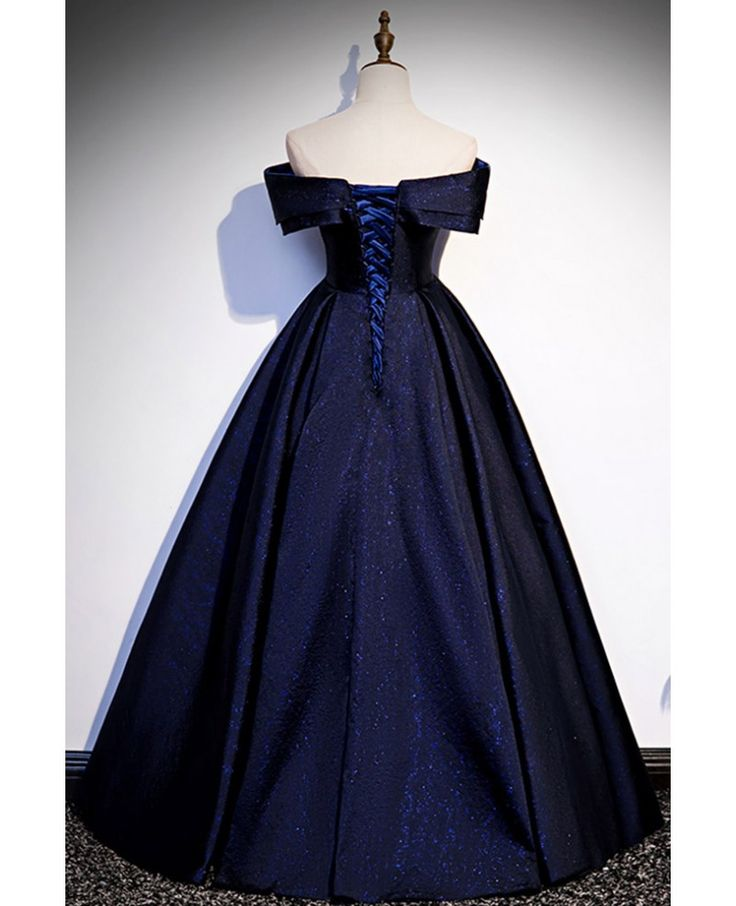 Robe de bal longue bleu marine à épaules dénudées et coupe trapèze J4389