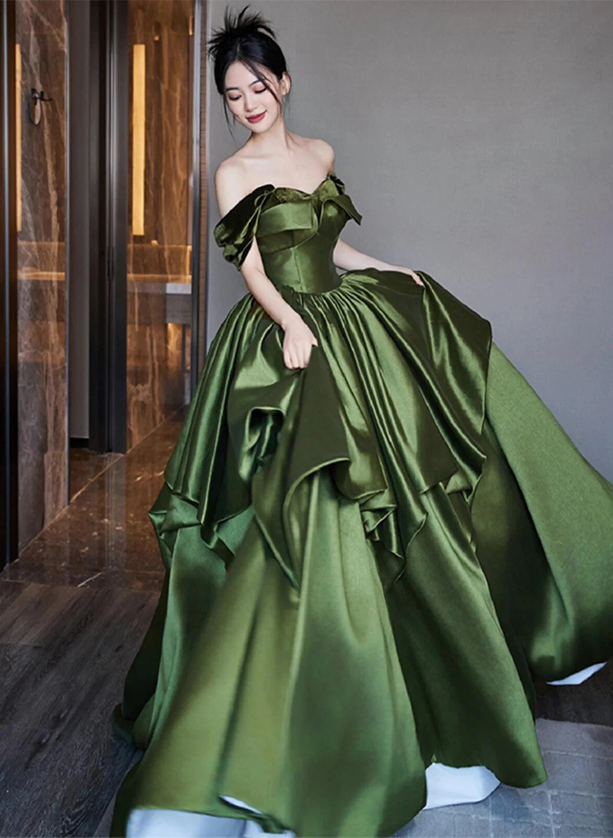 Robe de soirée longue en satin vert à épaules dénudées, robe de bal princesse J4471