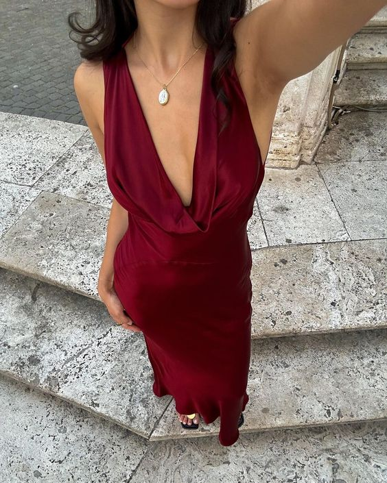 Robe de bal bordeaux à col en V profond J4486