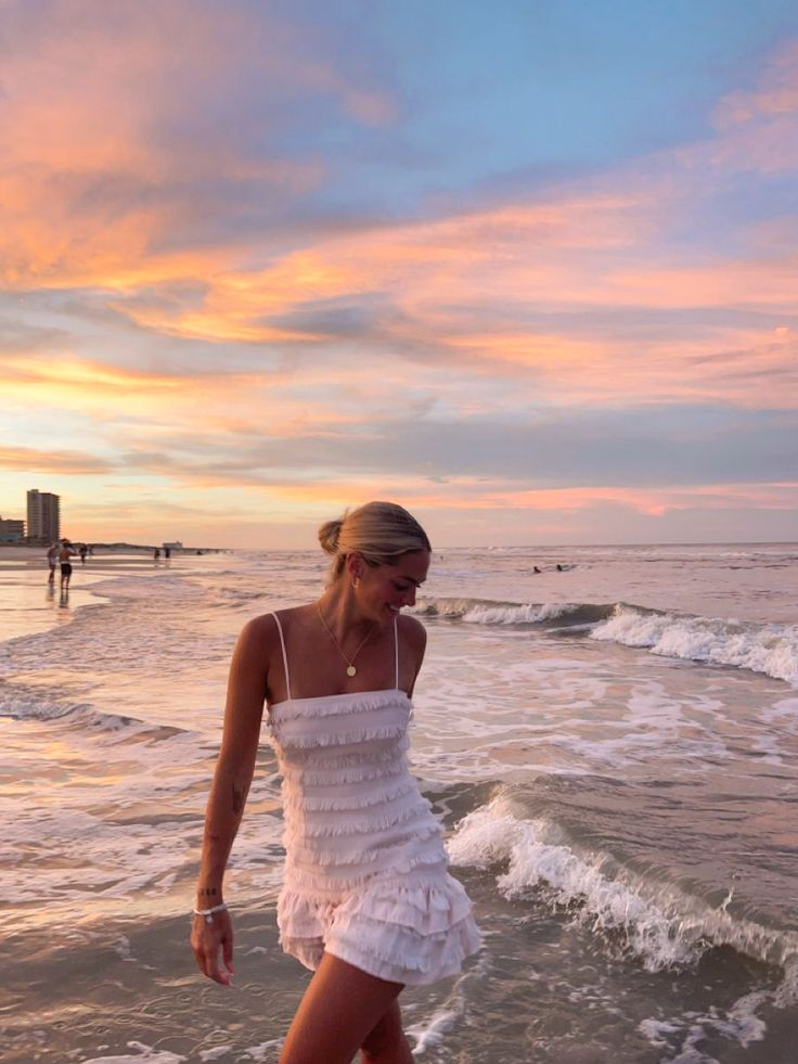 Weiße Spaghettiträger Rüschen Kurzes Ballkleid Geburtstagsoutfit Kleid J4521