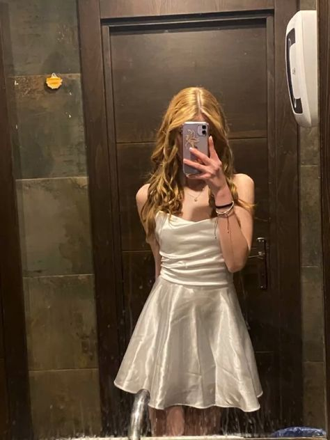 Robe de bal courte blanche coupe trapèze J4528