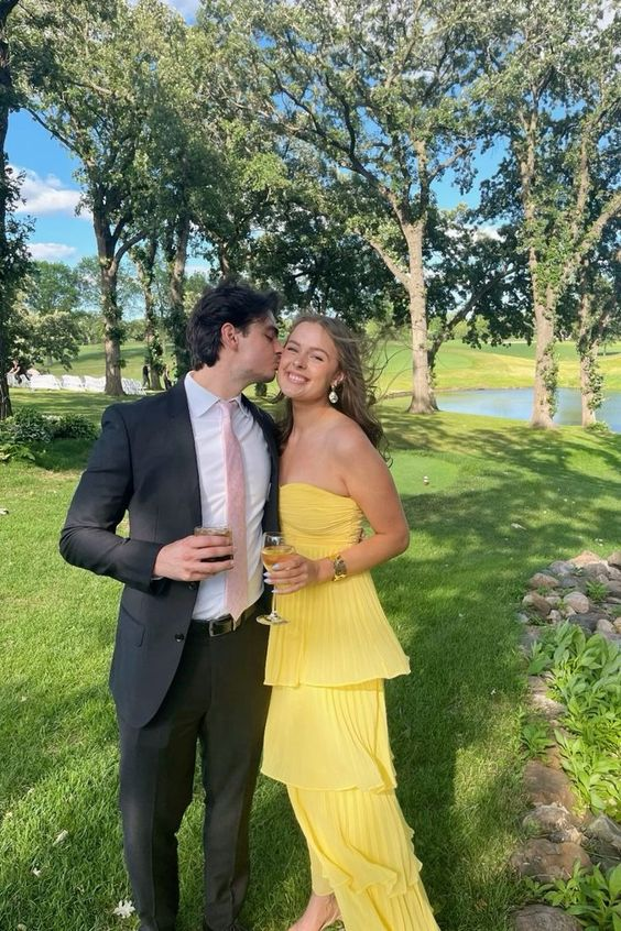 Robe de bal longue plissée jaune bustier coupe trapèze J4598
