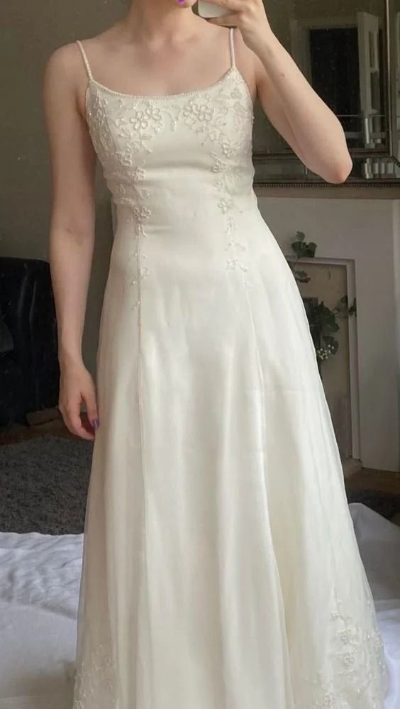Robe de mariée longue ivoire à bretelles fines J4601