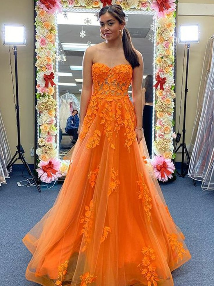Robe de soirée longue en tulle orange, décolleté en cœur, sans bretelles, en dentelle, J4602