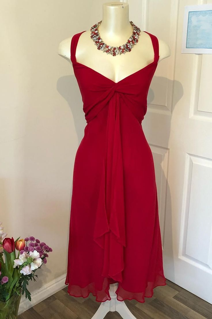 Robe de bal trapèze rouge en mousseline de soie à volants J4560
