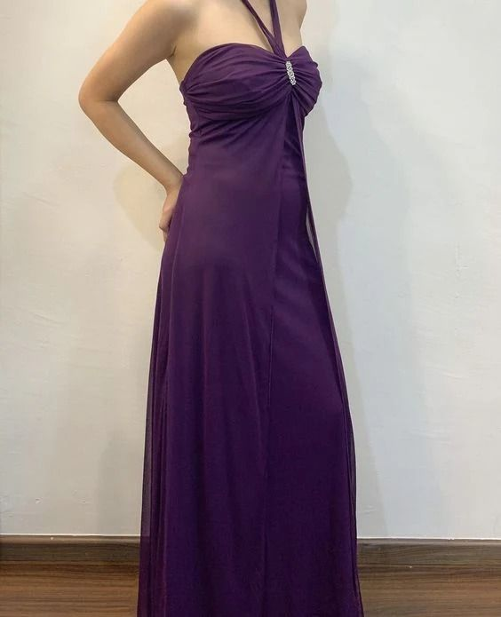 Robe de soirée longue violette à col licou et coupe trapèze J4612