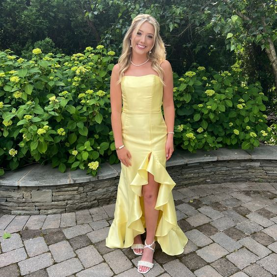 Robe de bal longue jaune bustier à volants J4627