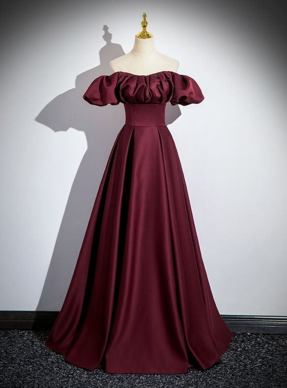 Robe de bal longue en satin bordeaux à épaules dénudées et manches bouffantes, coupe trapèze, J4645