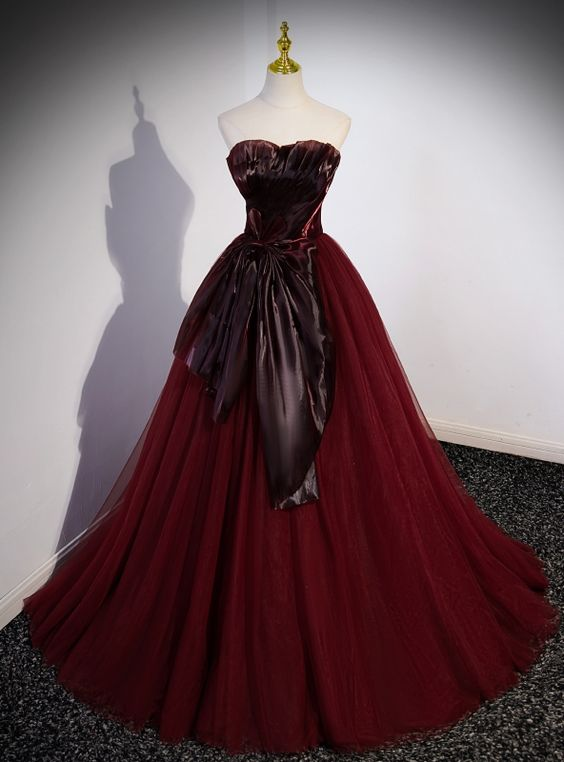 Robe de bal longue bustier en tulle bordeaux, coupe trapèze, J4662