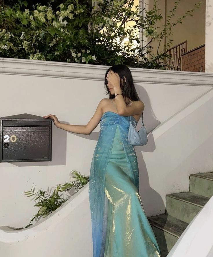 Robe de soirée longue bleue sans bretelles J4696