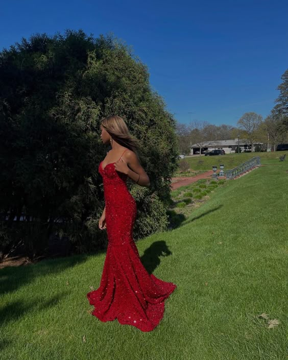 Robe de bal longue sirène à bretelles spaghetti et sequins rouges J4710