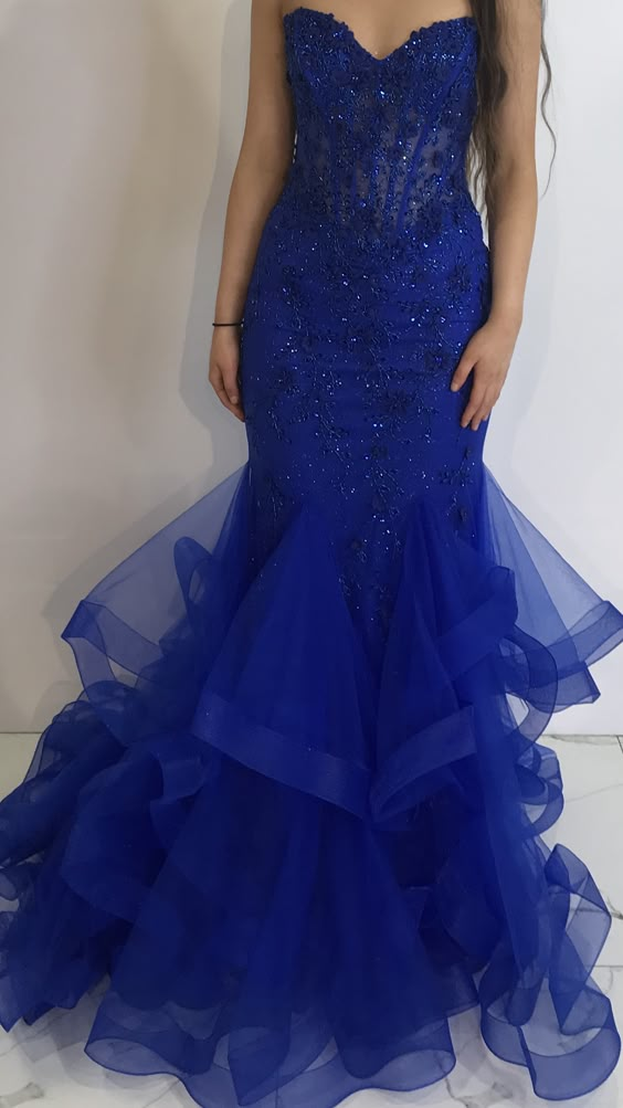 Robe de soirée sirène en tulle bleu roi avec décolleté en cœur et dentelle J4727