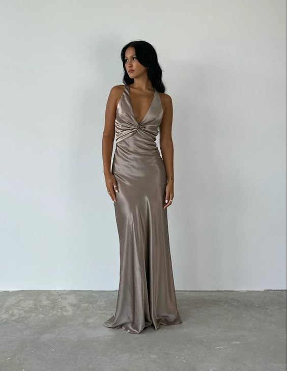 Robe de soirée longue sirène en satin à col en V J4734
