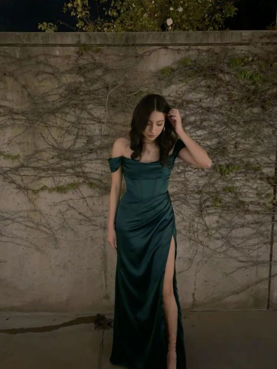 Robe de soirée longue vert émeraude à épaules dénudées J4790