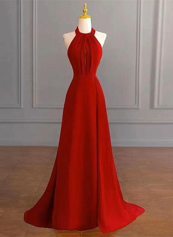 Robe de soirée longue rouge à col licou et coupe trapèze J4293