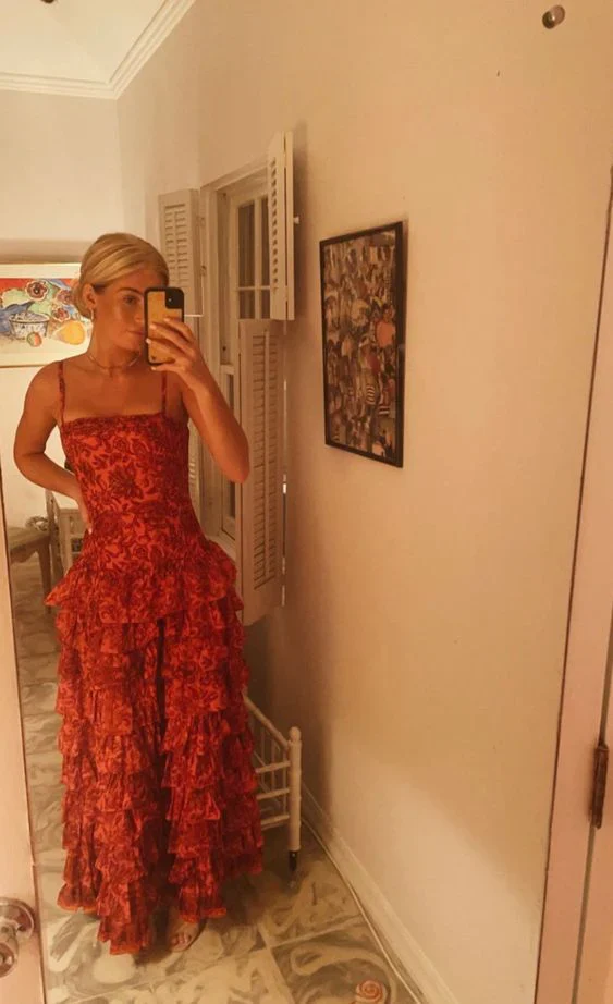 Robe de bal longue en dentelle rouge à bretelles spaghetti et à volants J4805