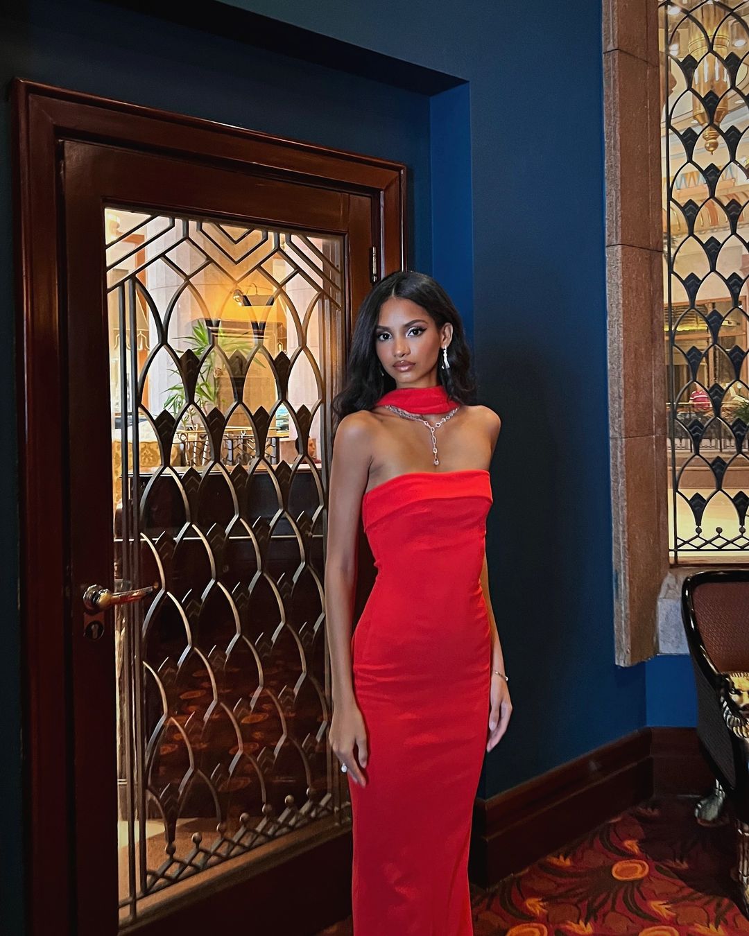 Robe de soirée fourreau rouge longue J4854