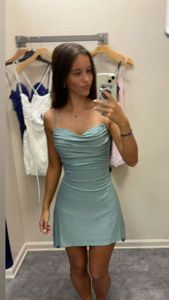 Robe de bal courte bleue scintillante à bretelles spaghetti J4883