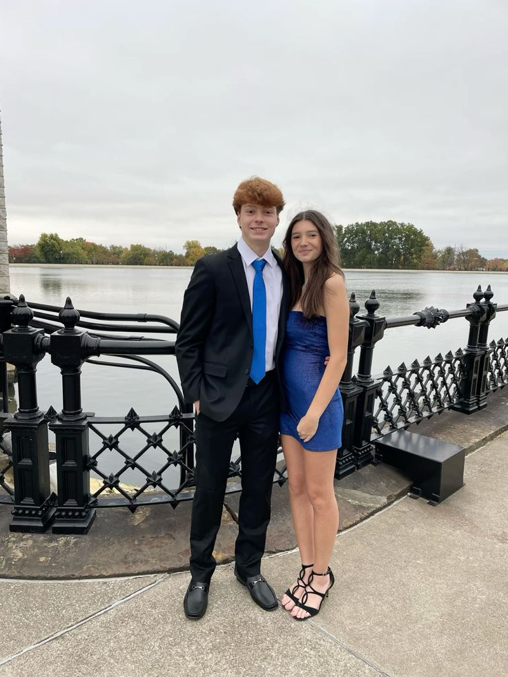 Trägerloses Etuikleid, kurzes Ballkleid, Heimkehrkleid J4912