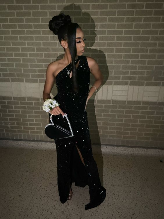 Robe de bal longue noire asymétrique à sequins et fente J4923