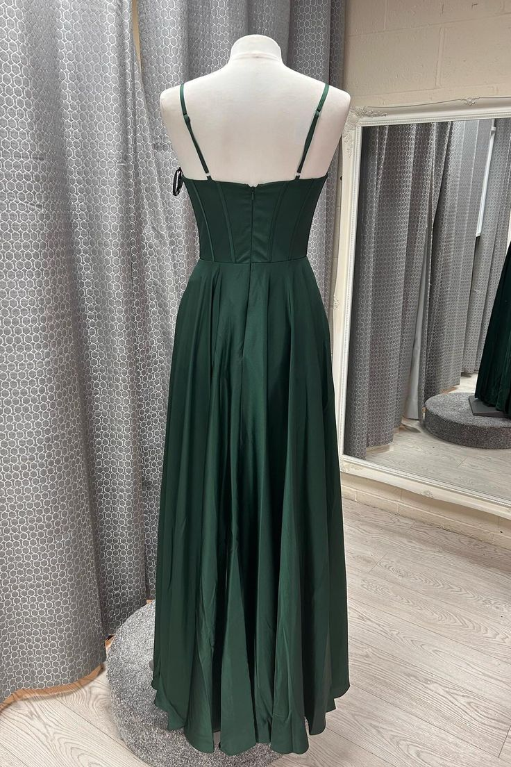 Robe de soirée longue à bretelles et fentes, coupe trapèze, J4940