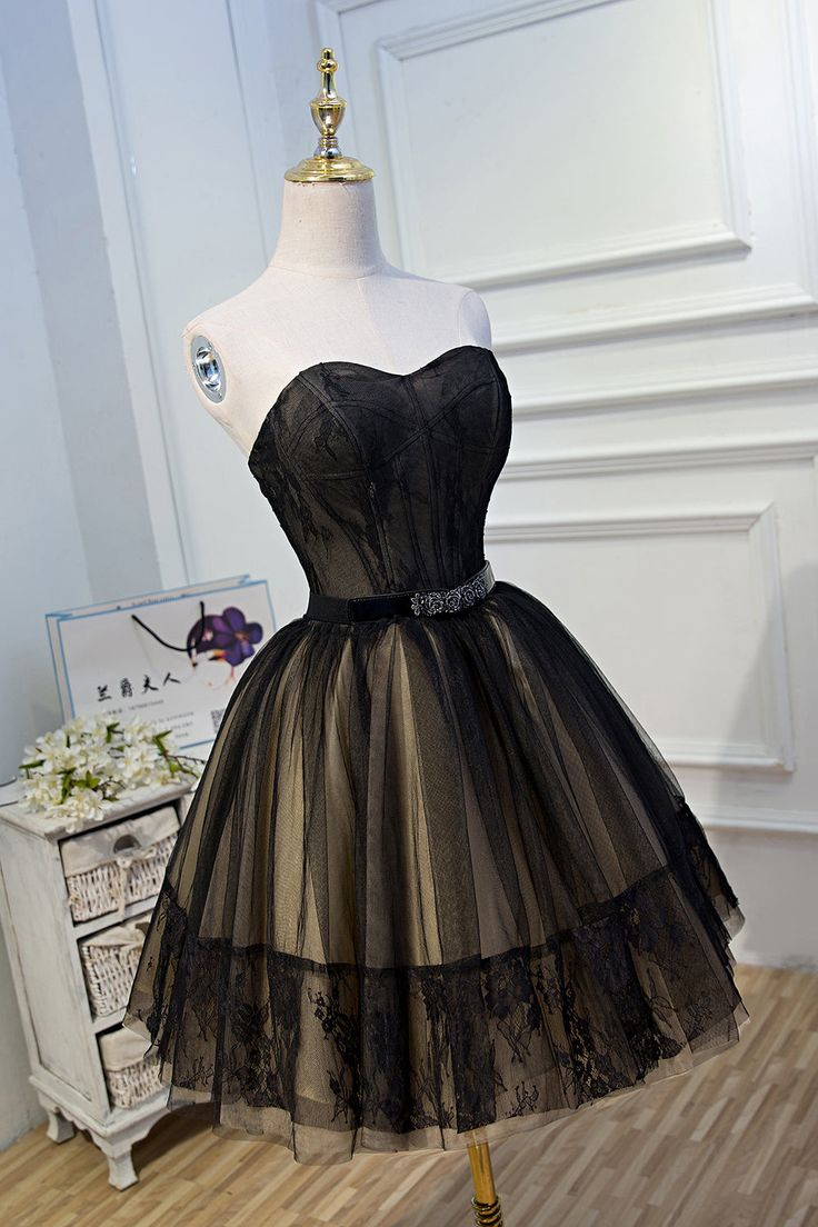 Robe de bal courte en tulle à coupe trapèze et décolleté en cœur J4993