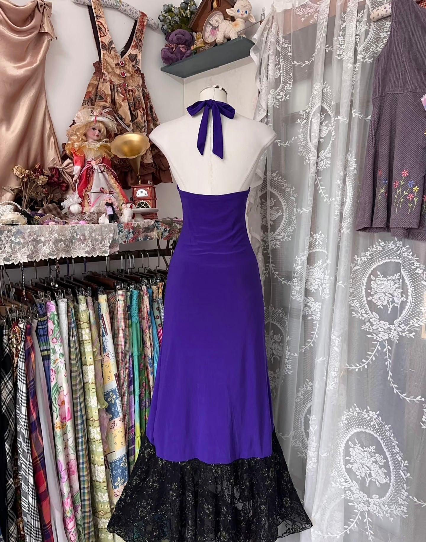 Neckholder V-Ausschnitt Lila Meerjungfrau Langes Ballkleid Vintage Spitze Abendkleid J5021