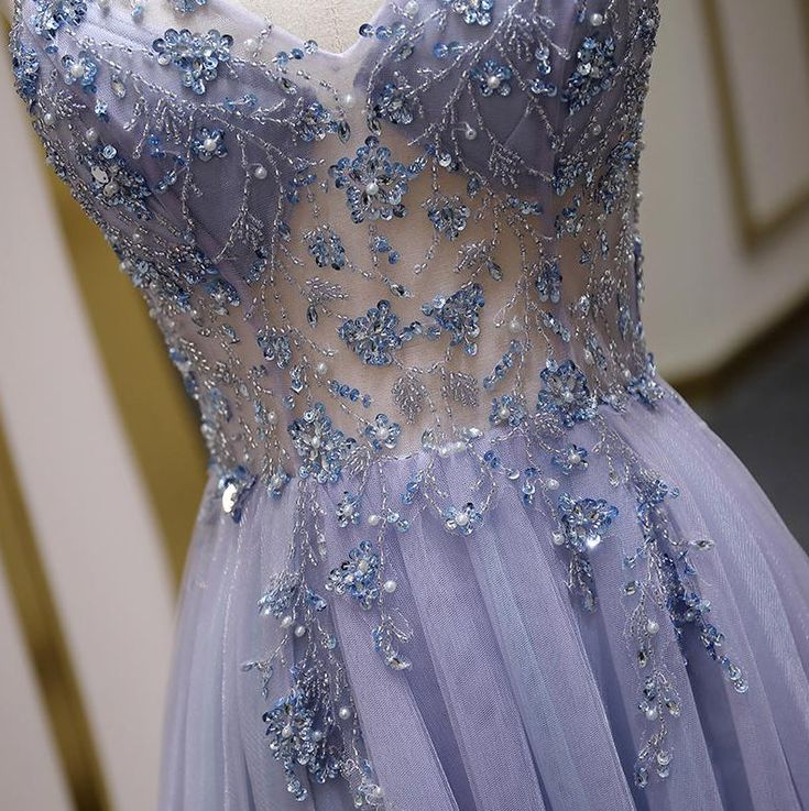 Robe de soirée longue en tulle fendue, coupe trapèze, bretelles spaghetti, perles, J5035