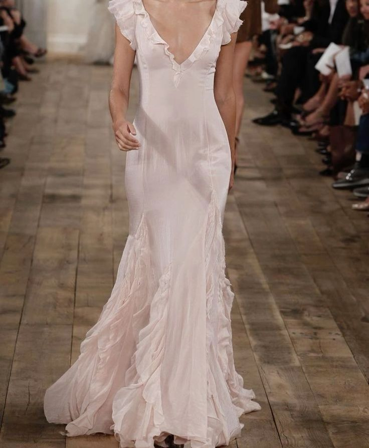 Robe de bal longue sirène à épaules dénudées et volants J5049
