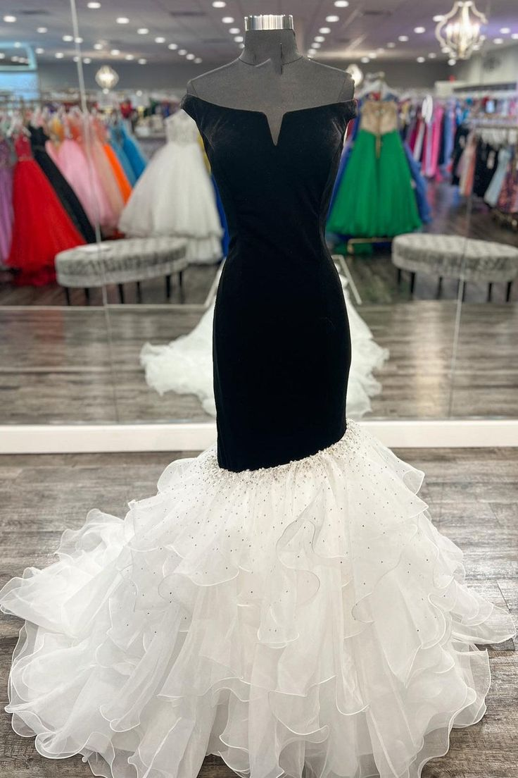 Robe de soirée trompette multicouche en velours noir à épaules dénudées J5053