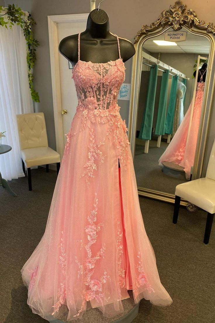 Robe de bal longue trapèze à bretelles et appliques florales en tulle J5064