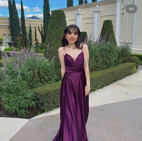 Robe de bal longue violette à col en V et coupe trapèze J5102