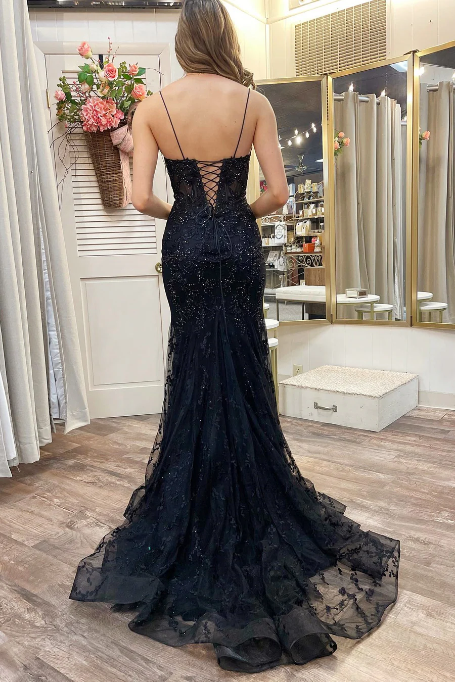 Robe de soirée sirène longue en dentelle noire avec appliques J5177