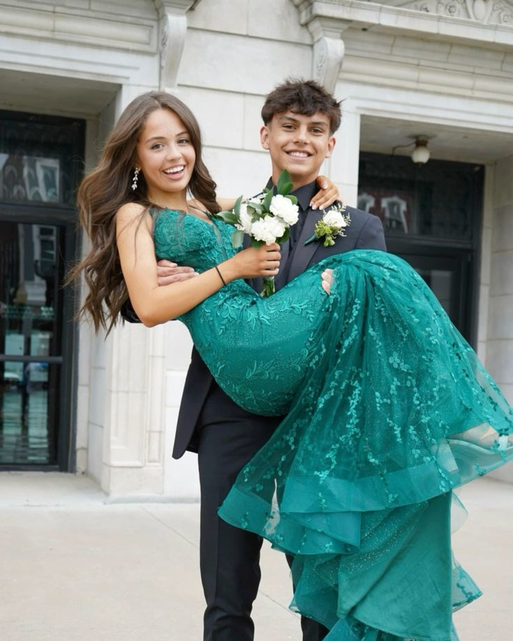 Robe de bal longue verte à col en V et dentelle style sirène J5205