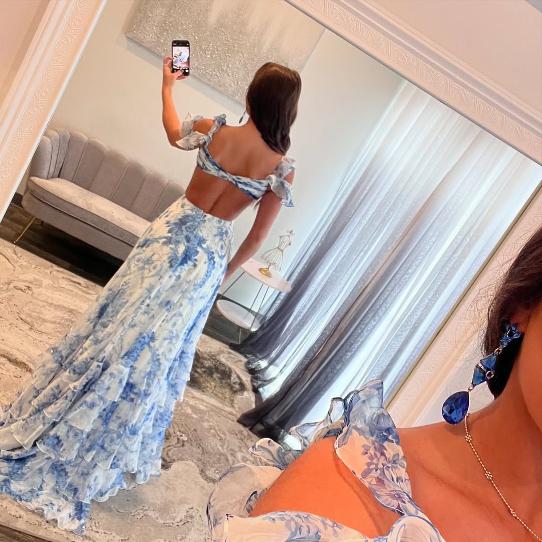 Robe de bal longue à imprimé floral, coupe trapèze, en mousseline de soie bleue à volants, J5287