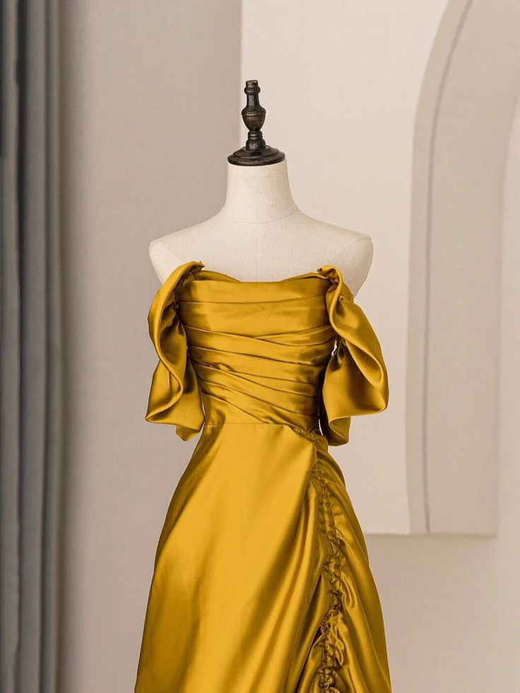 Robe de soirée en satin jaune à épaules dénudées et coupe trapèze J5316